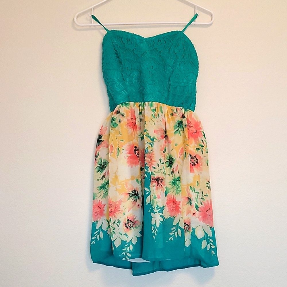 Trixie Summer Dress strapless. Size 7, but fits more like a 9 like new